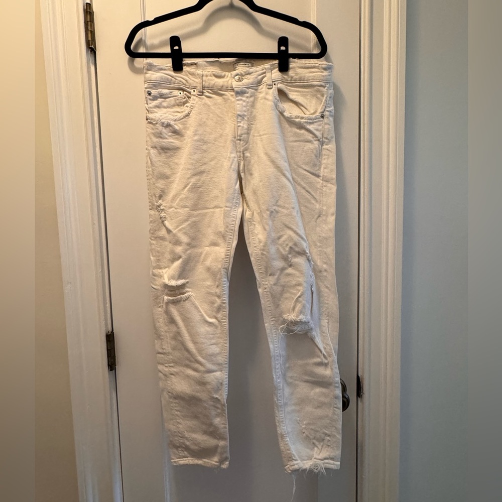 🚨 MAKE AN OFFER Zara White Distressed Straight Leg Jeans
